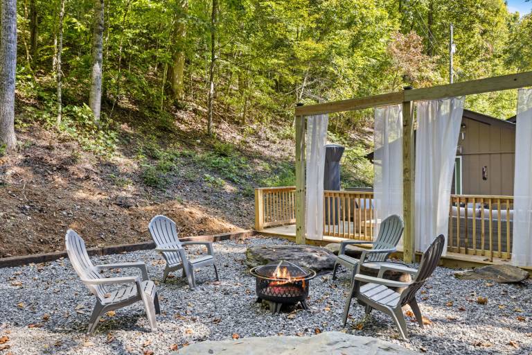 Lazy Bear Valley is a rustic cabin retreat just minutes from Gatlinburg! — photo 5