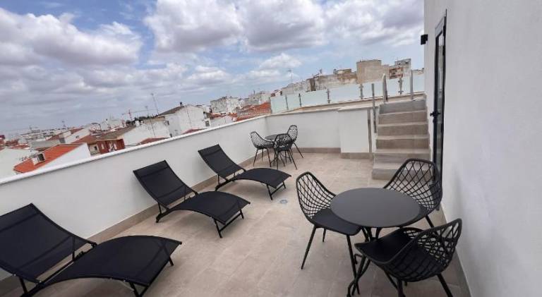 Rental apartment with pool & patio — photo 4
