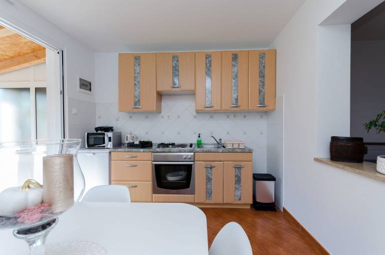 Rental apartment with yard & patio | Garden view — photo 3