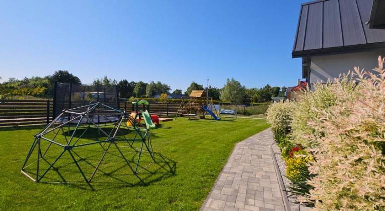 Holiday apartment with patio, garden & barbecue — photo 4