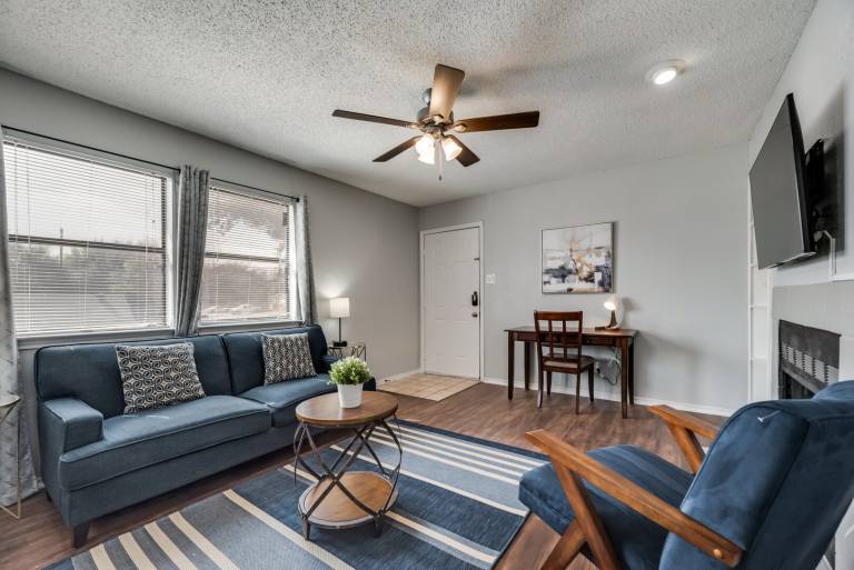 Family-friendly charming condo with yard & pool | Pet-friendly — photo 3