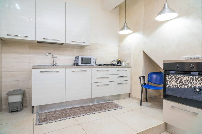 Fully equipped studio with fast internet | Next to Monastery of San Nicolò l'Arena | City view | Suitable for remote work | Dogs allowed — photo 4