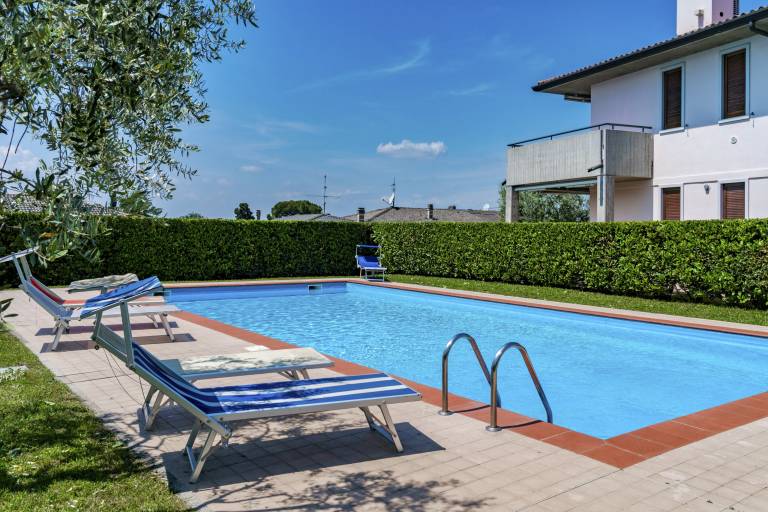 Rental apartment with pool & patio | Water view — photo 2