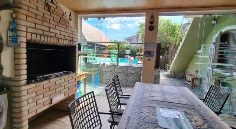 House with pool — photo 2