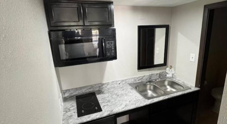 Budget Inn — photo 4