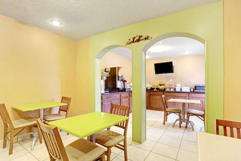 Econo Lodge Spotsylvania Town Center — photo 2