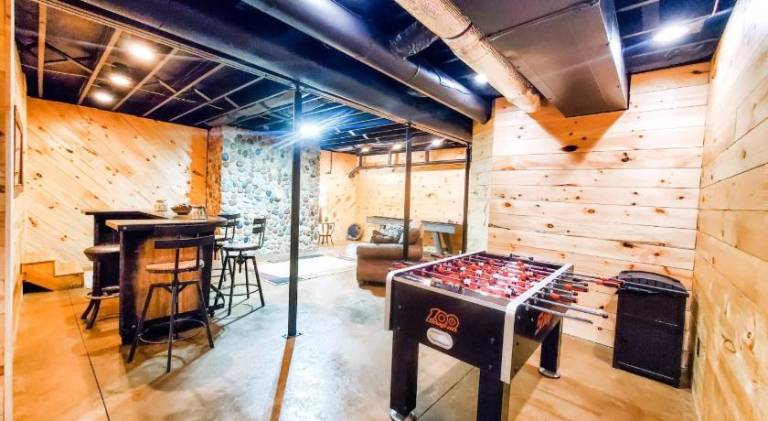 House with jacuzzi — photo 4