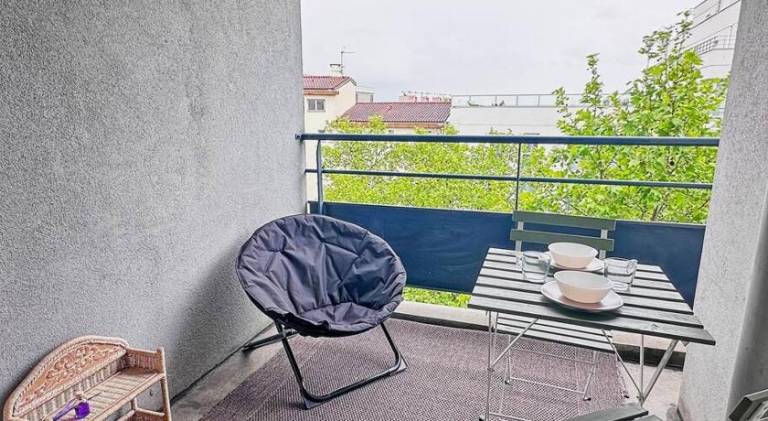 Apartment with pool — photo 5