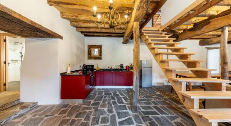 Fully equipped house with patio, yard & private pool | Perfect for remote work | Dogs allowed — photo 4
