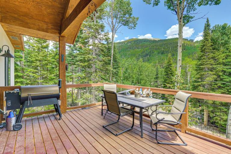 Cabin Monarch