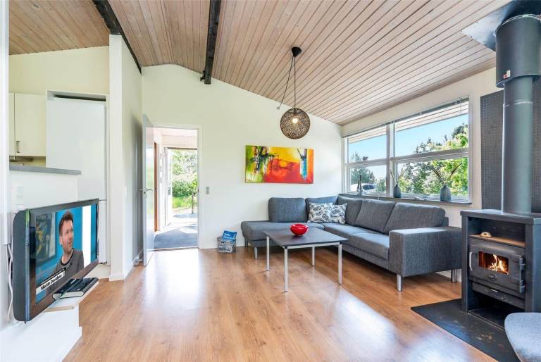 Fully equipped beautiful vacation home with barbeque, yard & terrace | Dogs allowed — photo 2