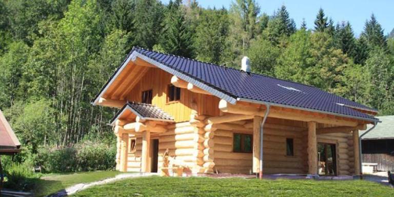 House with barbecue, pool & patio in Ruhpolding