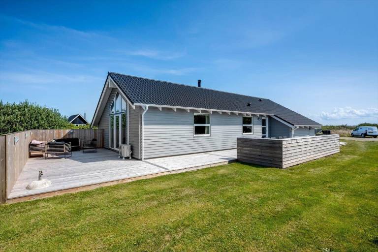 Fully equipped big vacation home with patio, sauna & BBQ | Pets are welcome — photo 3