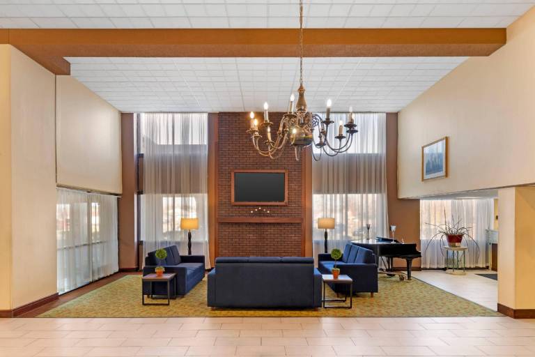 Clarion Hotel & Conference Center Lansing West — photo 3