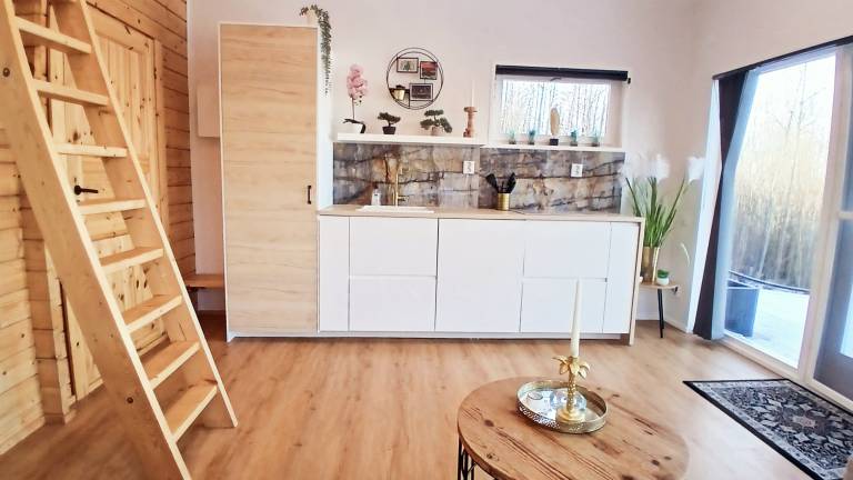 Loft-Sleeps5-Parking-Spa-LakeViews-PetFriendly — photo 4