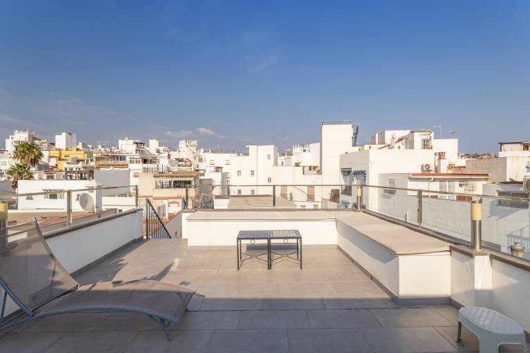 Vacation Home "Casa Familiar 8 personas" with Wi-Fi & Terrace; Pets Allowed in Almunecar