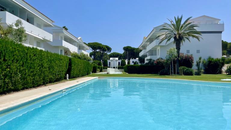 Fully equipped rental apartment with patio, pool & garden | Pet-friendly in Begur
