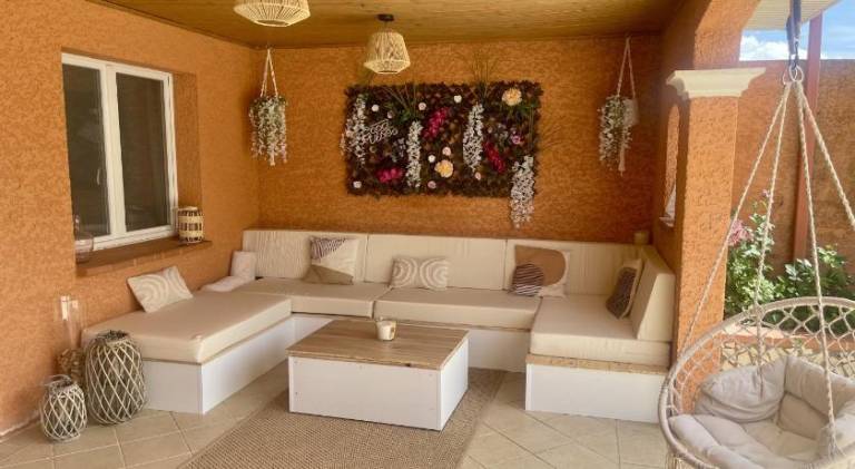 House with pool & hot tub — photo 2