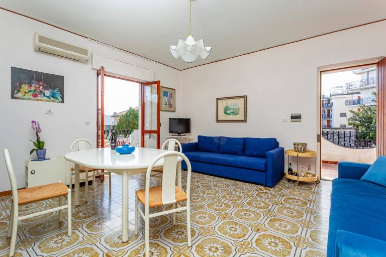 Holiday Home 'La Casa Di Anna' with Balcony, Wi-Fi and Air Conditioning in Messina