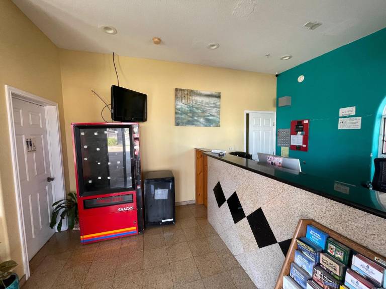 Deluxe Inn & Suites Corpus Christi I 37 — photo 4