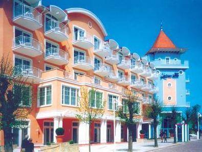 Nice serviced apartment with pool & sauna | Beach nearby | Pets allowed in Ostseebad Baabe