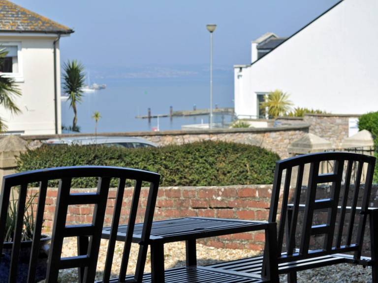 Apartment with yard | Water view — photo 3