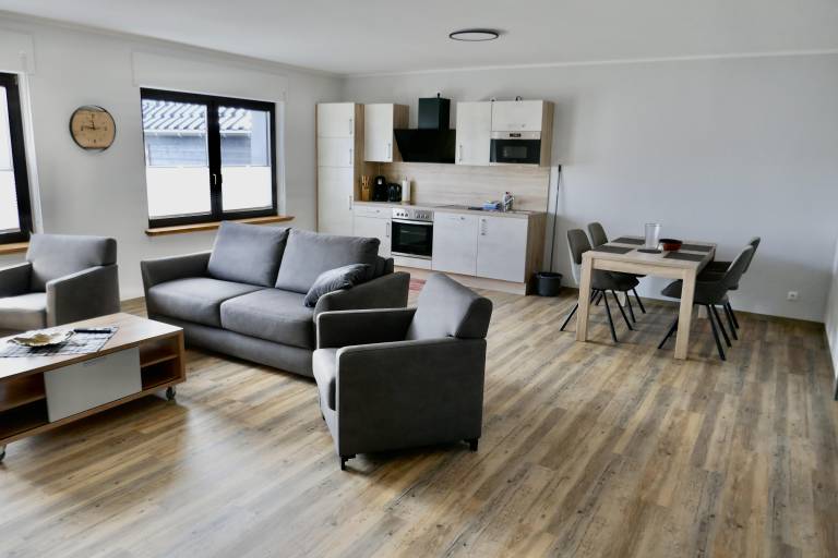 Holiday apartment with yard & patio — photo 3