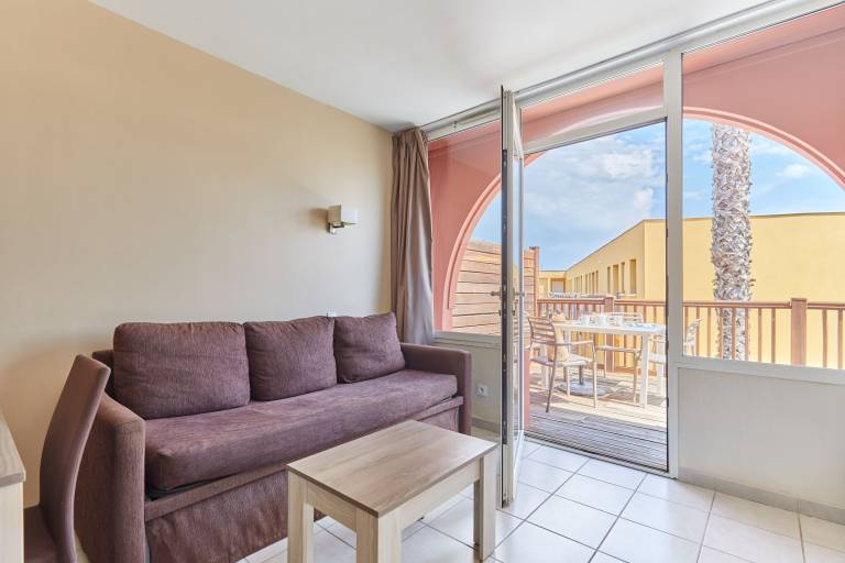 Child-friendly lovely studio with pool & patio | Close to the beach | Pet-friendly in Agde