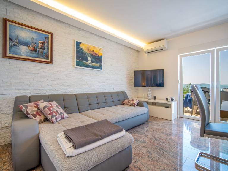 Holiday apartment with yard & terrace | Sea view — photo 5