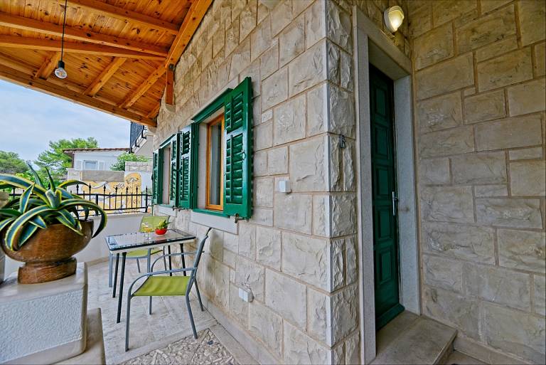 One bedroom apartment with terrace and sea view Postira, Brač (A-2913-b) — photo 2