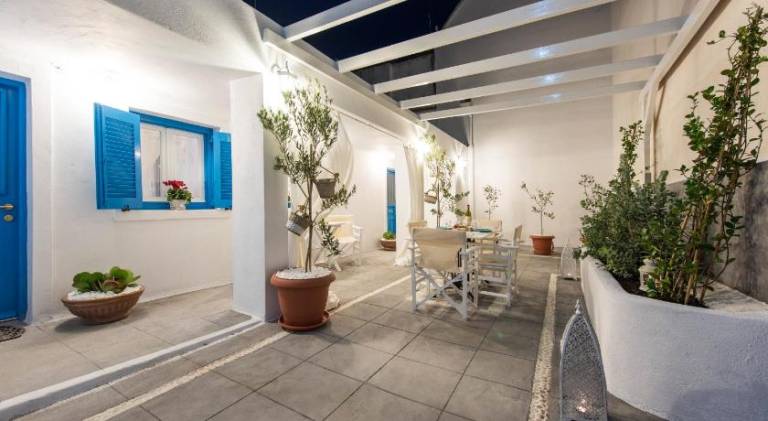 Villa with patio & hot tub — photo 3