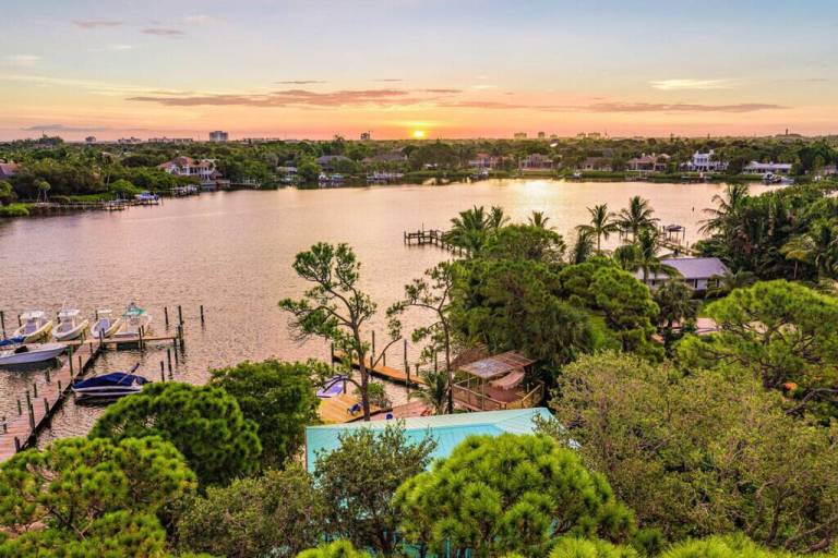 The River House, Boston Whaler Boat Included, Private Beach! — photo 5