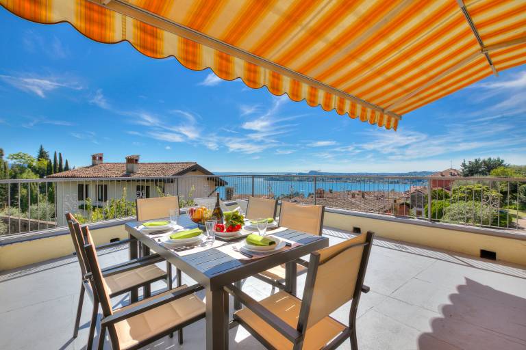 Eden House - Terrace & View Lake in Garda