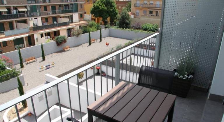 Holiday apartment with yard & patio — photo 3