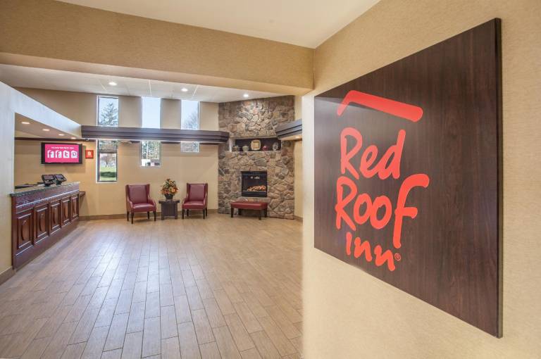 Red Roof PLUS Ann Arbor - U of Michigan North — photo 4