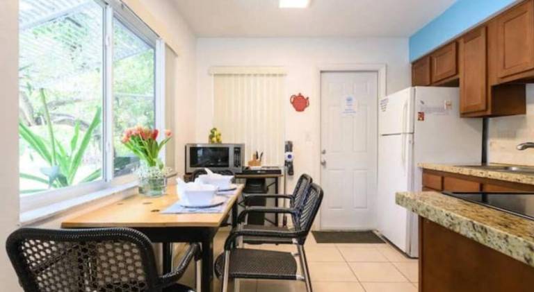 Charming vacation home | Perfect for remote work | Dogs allowed — photo 4