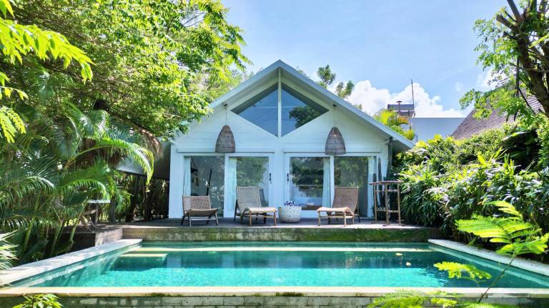 Bungalow with pool in Pecatu