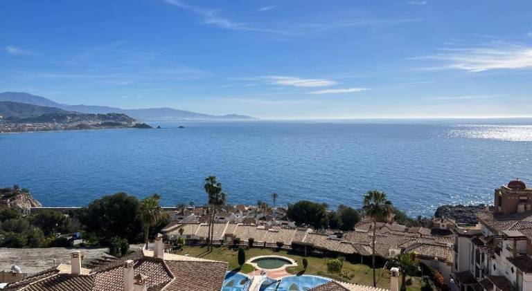 Fully equipped rental apartment with terrace, pool & yard | Next to the beach | Suitable for remote work | Dogs allowed — photo 5