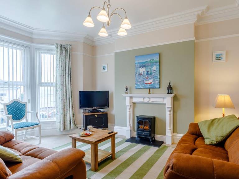 Apartment with yard | Water view in Paignton