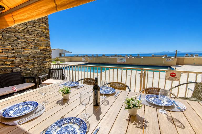Holiday apartment with grill, yard & patio — photo 3