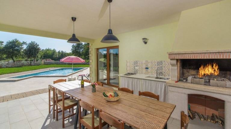 Villa with yard, private pool & terrace — photo 5