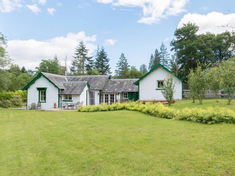 Cottage with garden | River view in Stirling