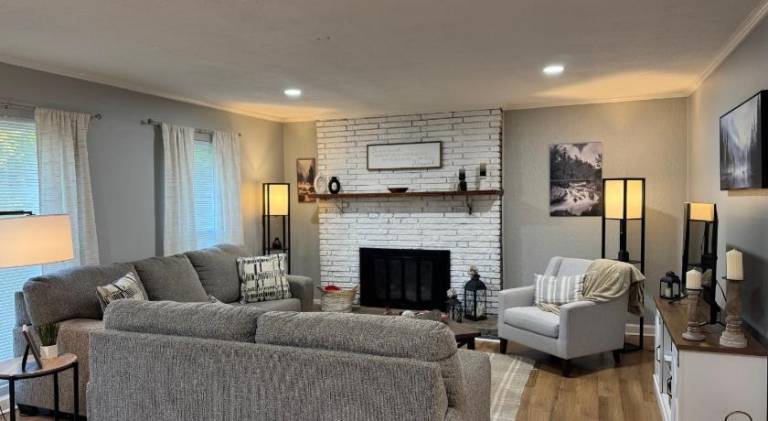 Spacious 3BR Knoxville Home - Sleeps 6 -Full Kitchen in Knoxville, TN
