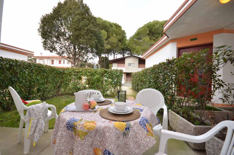 Holiday apartment with garden — photo 4