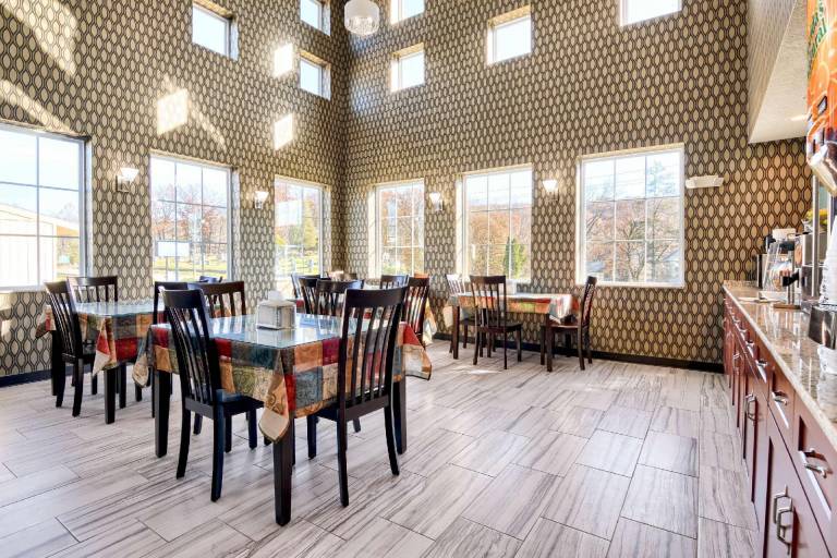 Rodeway Inn & Suites Ithaca South — photo 5