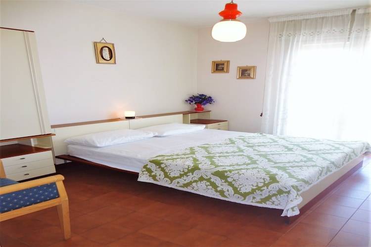Rental apartment with yard, pool & terrace — photo 3