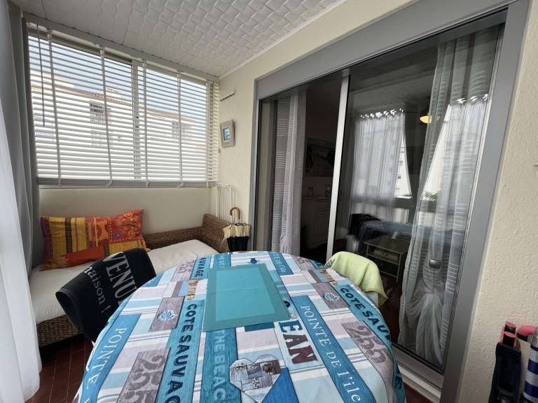 Cozy Studio for 2 Near Beach with Private Parking — photo 4