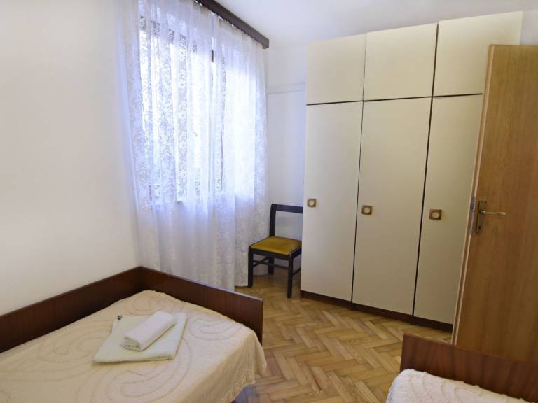 Fully equipped holiday apartment with patio & garden | Pets allowed — photo 4