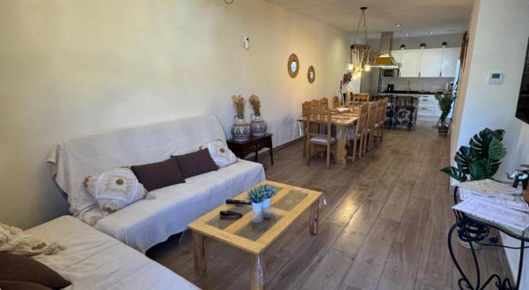 Vacation home with patio — photo 2