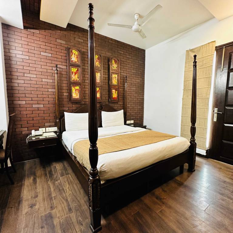 Qotel Signature Lavish Inn Rajouri Garden